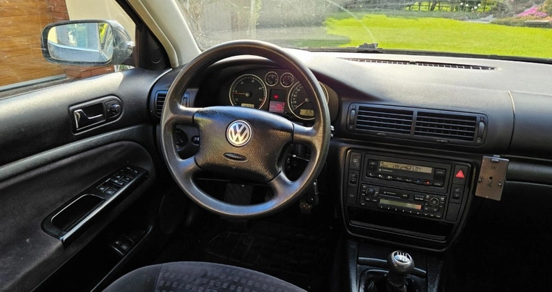 Volkswagen Passat cena 8999 przebieg: 294000, rok produkcji 2004 z Gryfów Śląski małe 232